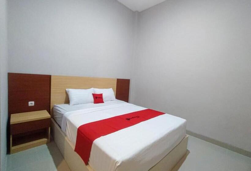 Отель Reddoorz Syariah Near Alun Alun Tegal 2