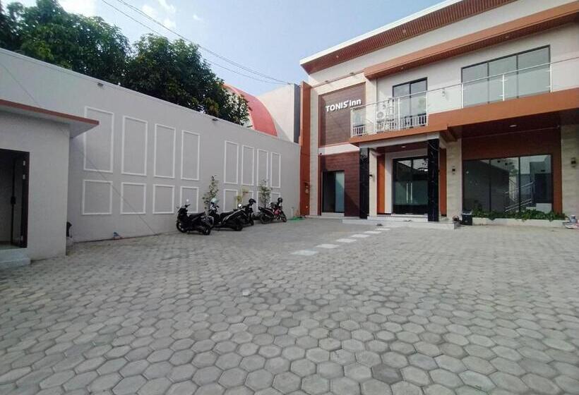 Отель Reddoorz Syariah Near Alun Alun Tegal 2