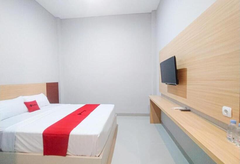 Отель Reddoorz Syariah Near Alun Alun Tegal 2