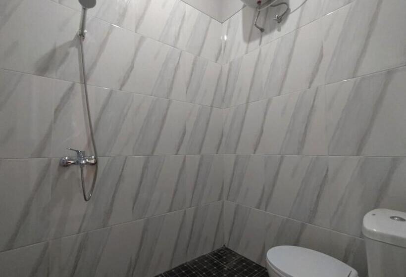 Отель Reddoorz Syariah Near Alun Alun Tegal 2