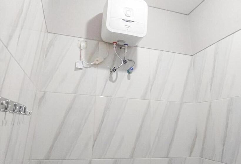 Отель Reddoorz Syariah Near Alun Alun Tegal 2