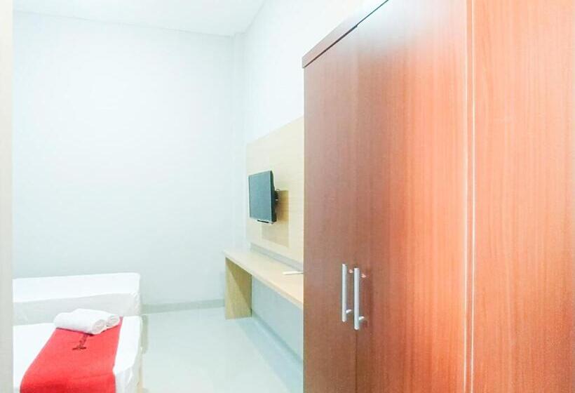 Отель Reddoorz Syariah Near Alun Alun Tegal 2