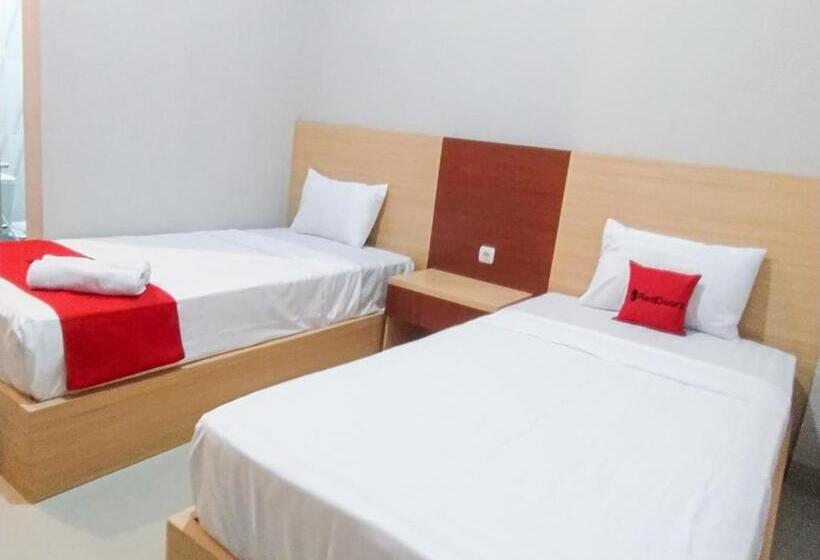 Отель Reddoorz Syariah Near Alun Alun Tegal 2