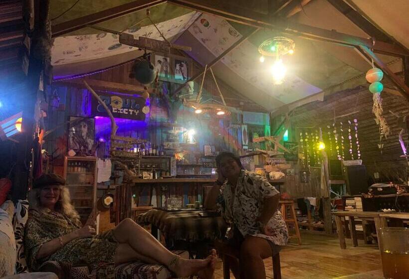 호텔 Seree Bungalows