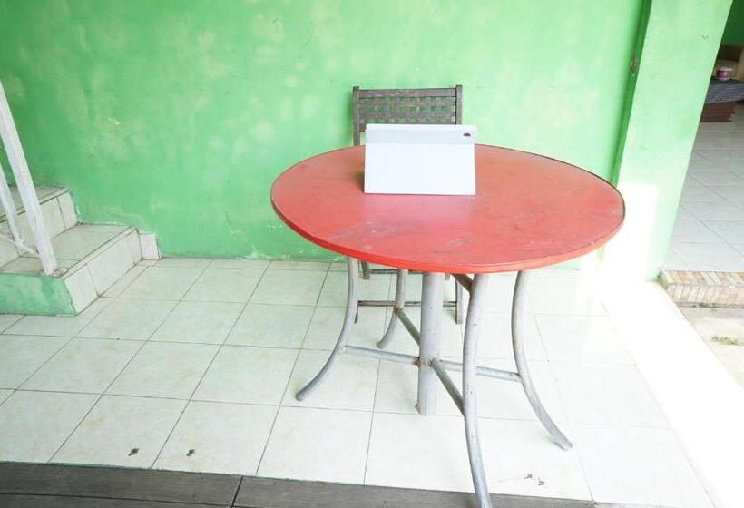 هتل Spot On 93423 Kost Berkah