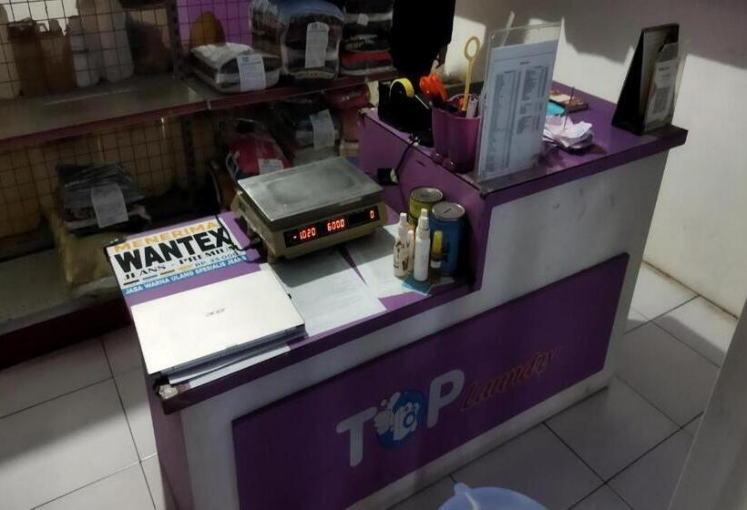 ホテル Spot On 93452 Wulan Homestay 2 Syariah