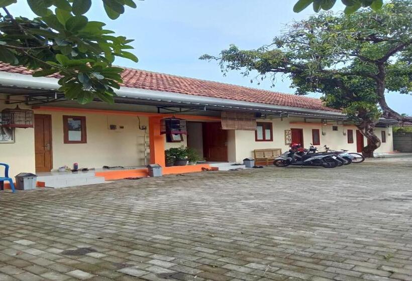 ホテル Spot On 93452 Wulan Homestay 2 Syariah