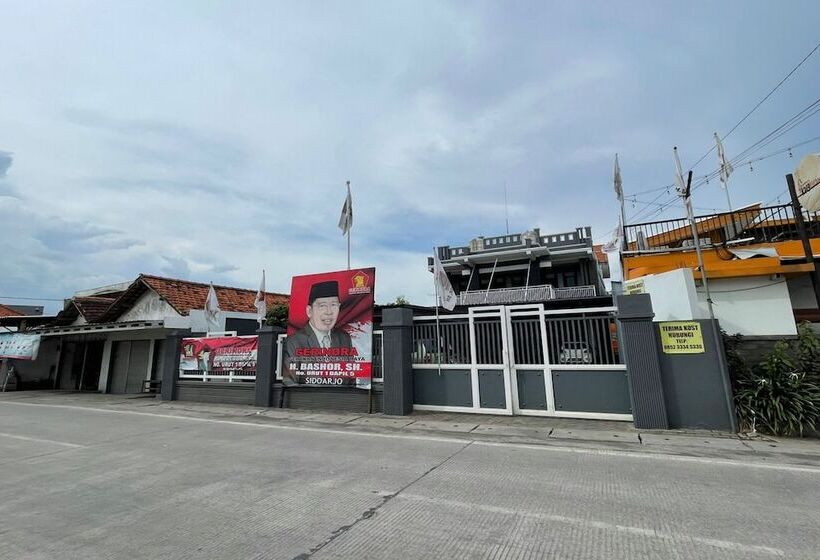 בית מלון כפרי Spot On 93458 Legok Homestay Syariah