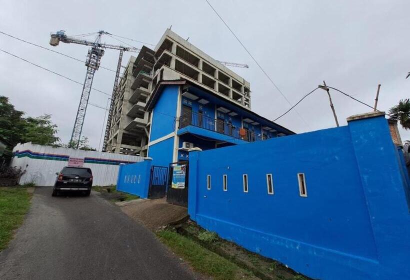 בית מלון כפרי Spot On 93465 Archa Guest House Syariah