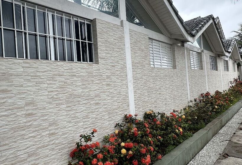 ホテル Surfside Suites