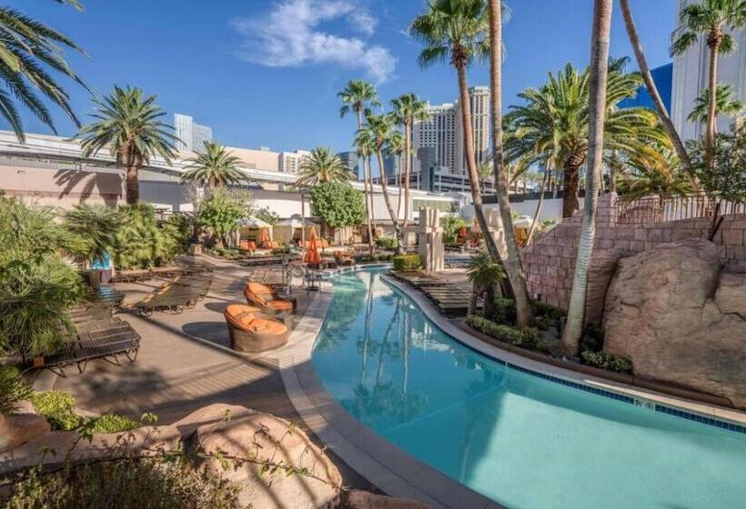 Jewel Suite W/balcony Mgm Signature  23rd Floor Strip View