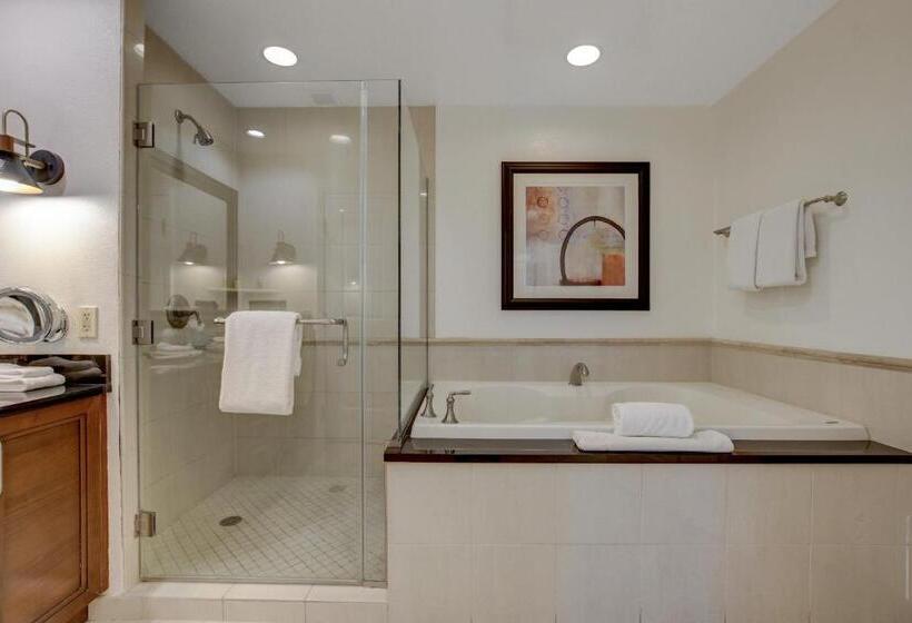 Jewel Suite W/balcony Mgm Signature  23rd Floor Strip View