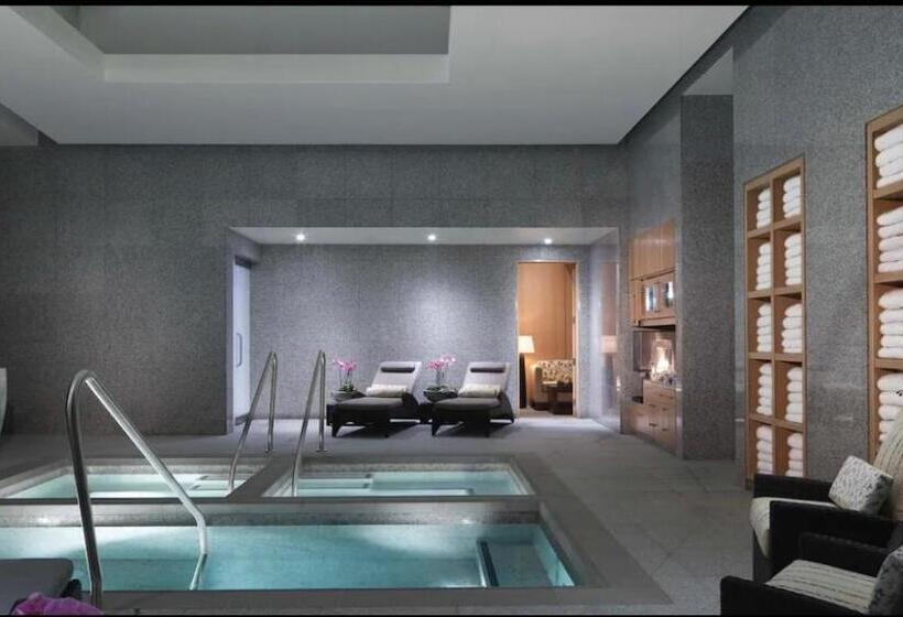 Jewel Suite W/balcony Mgm Signature  23rd Floor Strip View