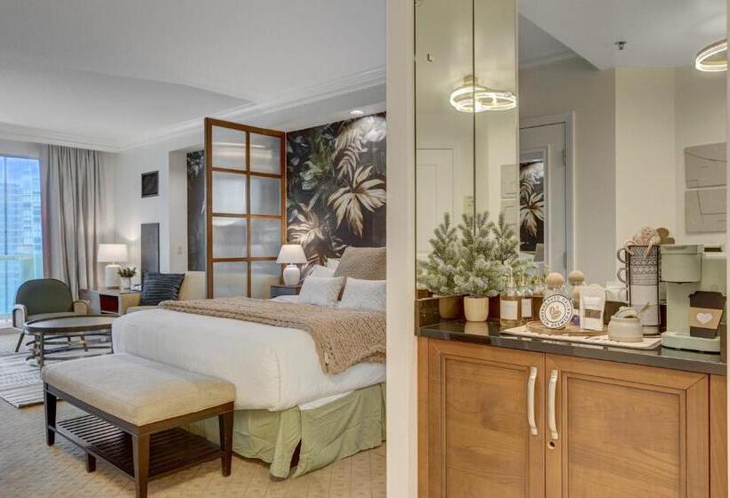 Jewel Suite W/balcony Mgm Signature  23rd Floor Strip View