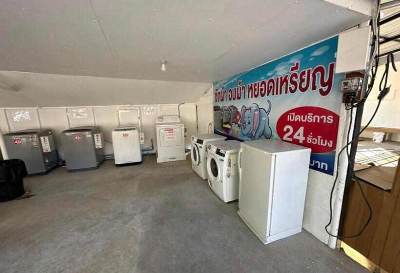 Lonely Beach Complex Titanic Hotel In Beach Shopping Street Markets ในศูนการค้าติดทะเล