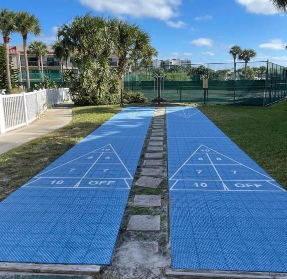 Ocean Village Club B 17