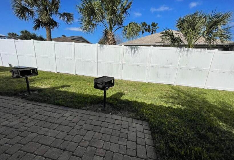 Ocean Village Club B 17