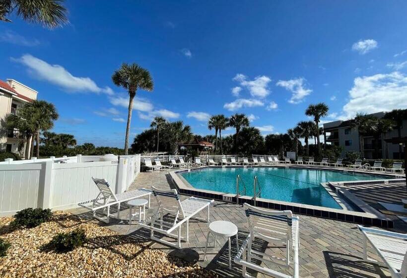 Ocean Village Club B 17