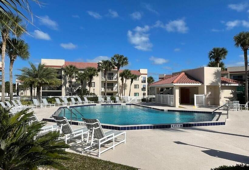 Ocean Village Club B 17