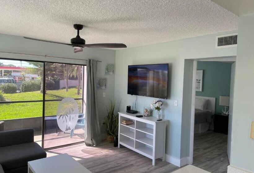 Ocean Village Club B 17