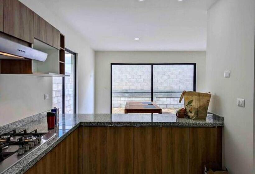 ペンション Habitación Con Baño Privado, Frente Al Conin