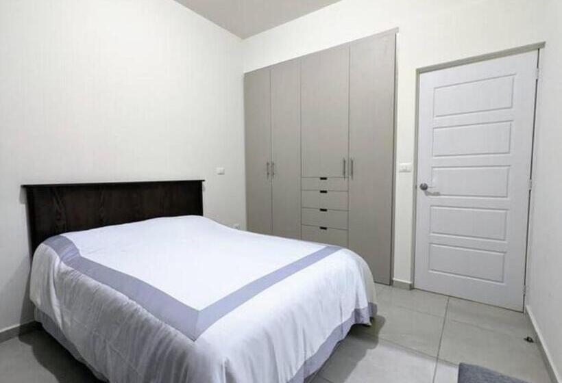 ペンション Habitación Con Baño Privado, Frente Al Conin