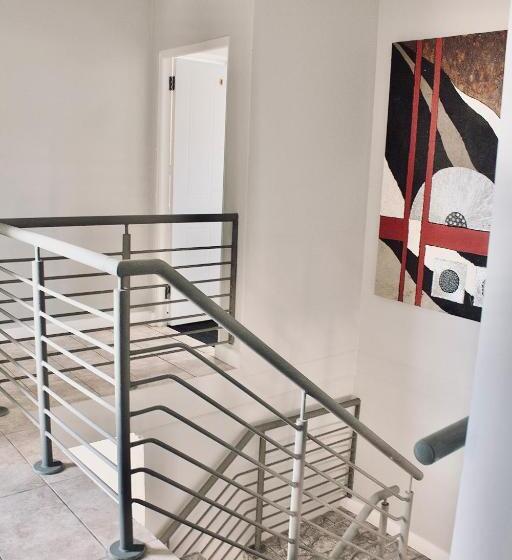 פנסיון Harbour Close Home