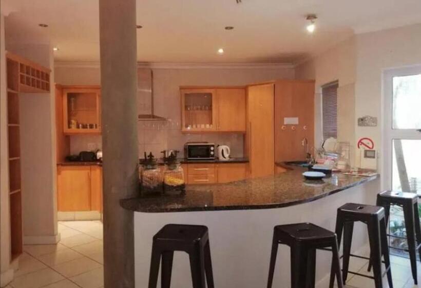 פנסיון Harbour Close Home