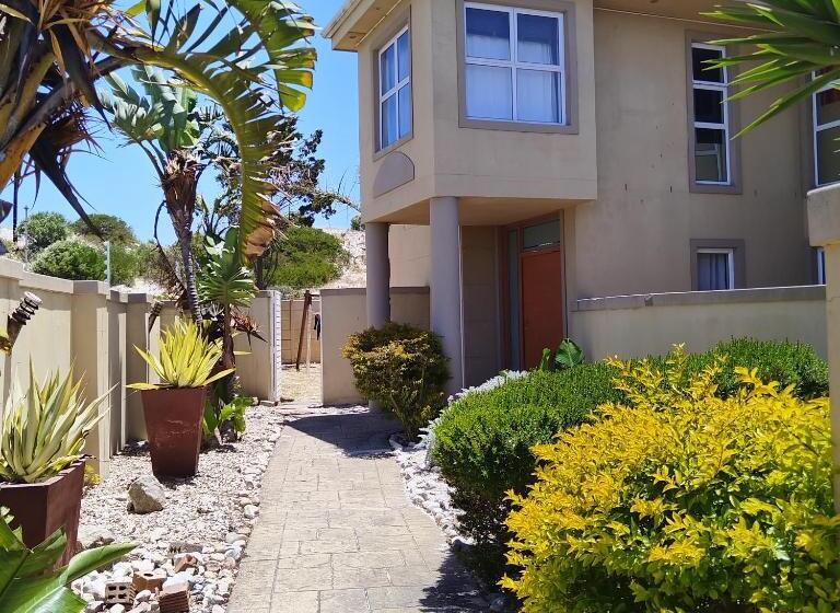 פנסיון Harbour Close Home