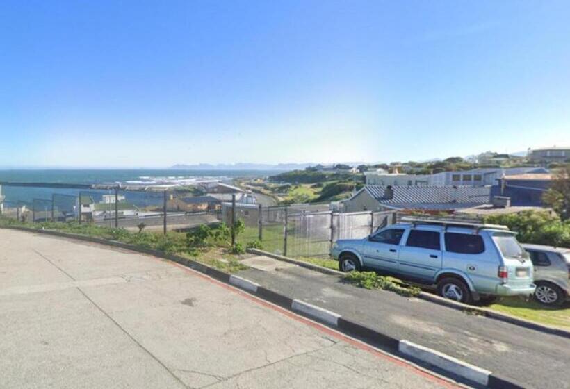 بنسيون Schooner House