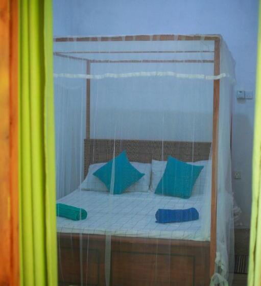 펜션 Yino Villa Midigama