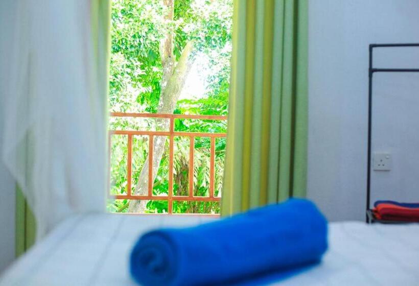 펜션 Yino Villa Midigama