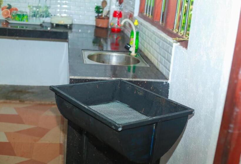 펜션 Yino Villa Midigama