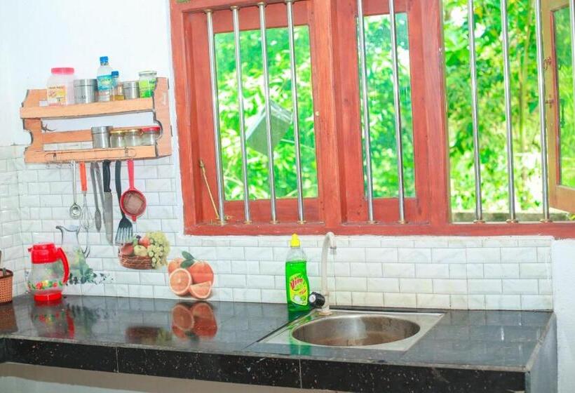 펜션 Yino Villa Midigama