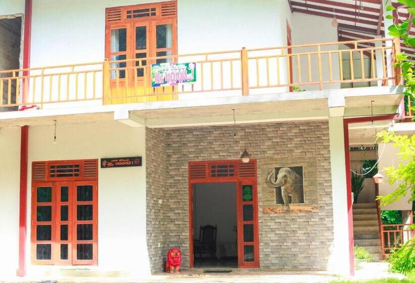 펜션 Yino Villa Midigama