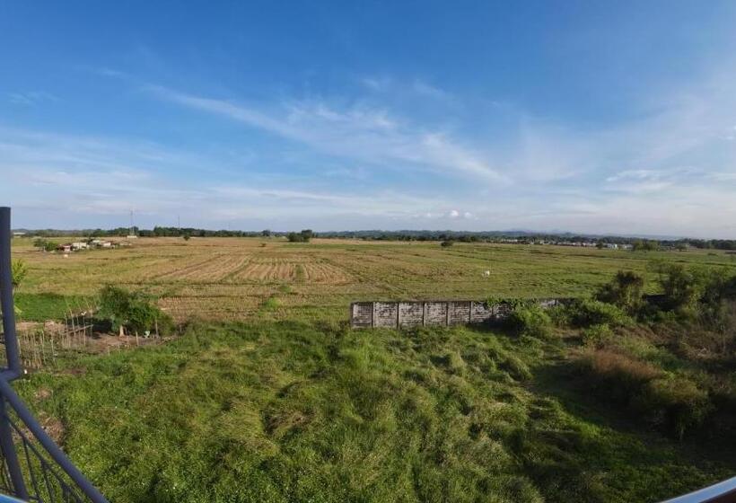 Queenslander Hotel And Restaurant