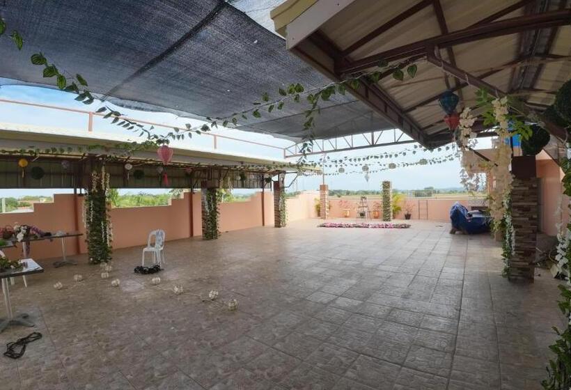 Queenslander Hotel And Restaurant