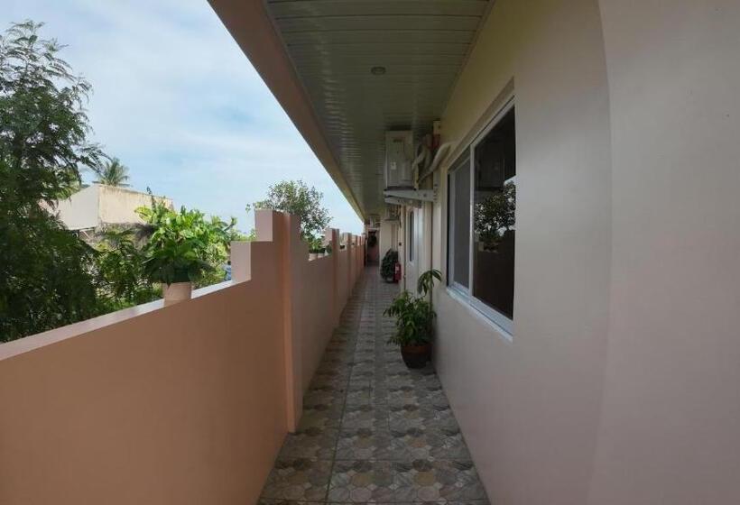 Queenslander Hotel And Restaurant