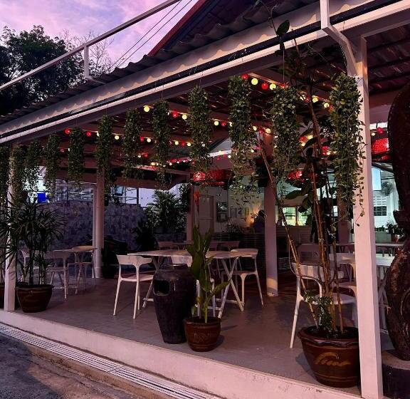 فندق Elephant Sports Bar And Accommodation