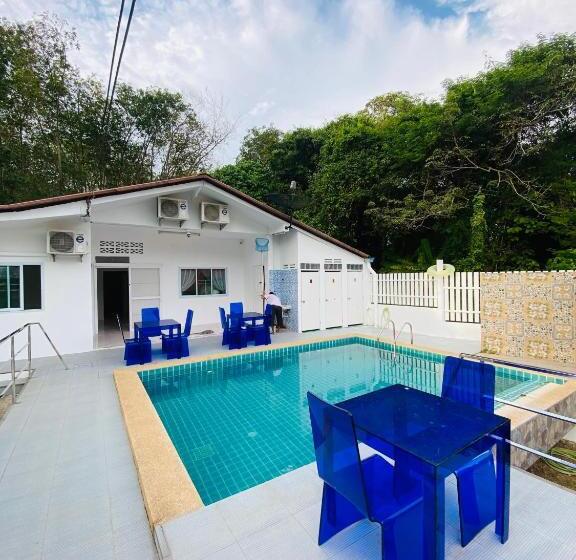 فندق Elephant Sports Bar And Accommodation