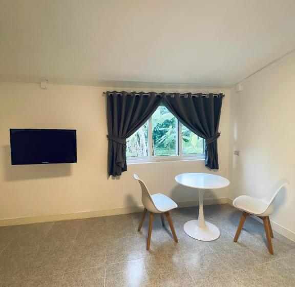 فندق Elephant Sports Bar And Accommodation