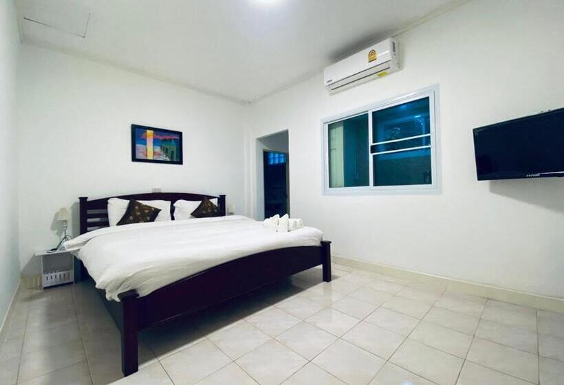 فندق Elephant Sports Bar And Accommodation