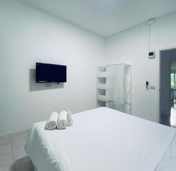 فندق Elephant Sports Bar And Accommodation