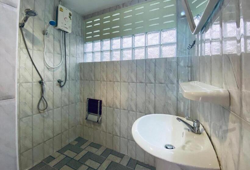 فندق Elephant Sports Bar And Accommodation