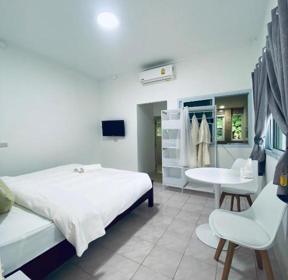 فندق Elephant Sports Bar And Accommodation