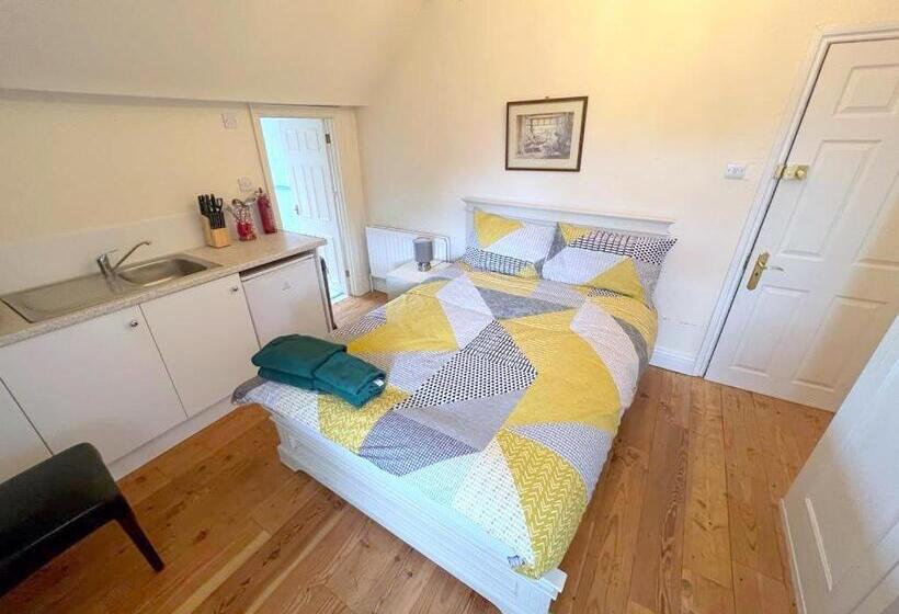 Sutton Studio Apartments