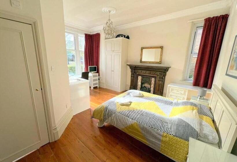 Sutton Studio Apartments