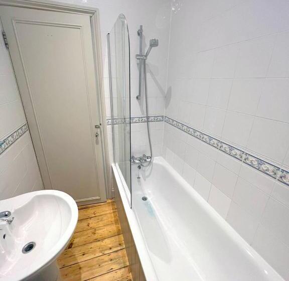 Sutton Studio Apartments