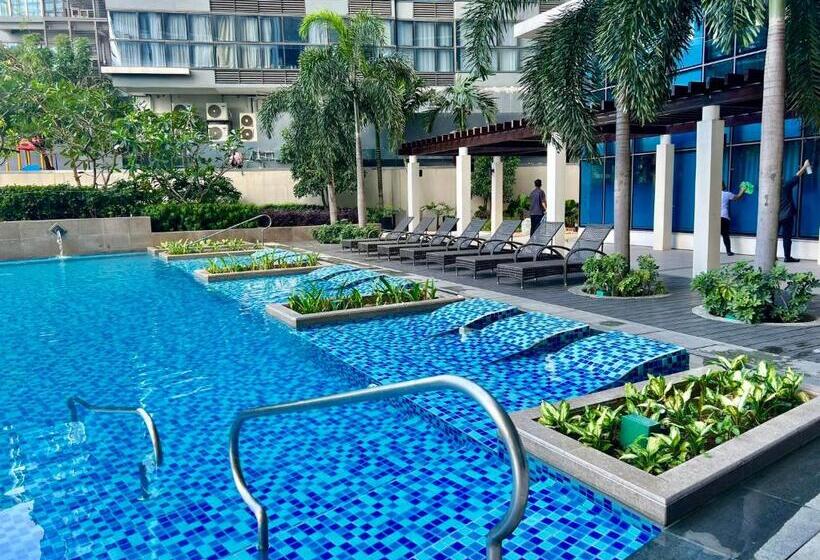 Vibe Condo At Uptown Parksuites Bgc