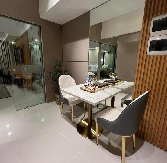 Vibe Condo At Uptown Parksuites Bgc